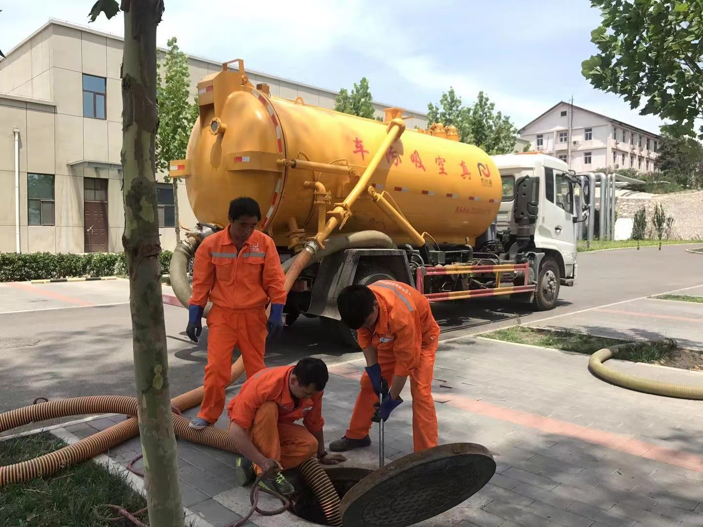 鞍山化粪池清理与5-8吨吸粪车施工效率分析
